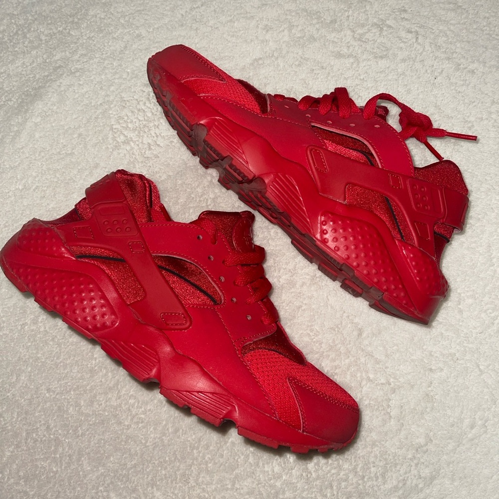 Nike Air Huarache Triple Red